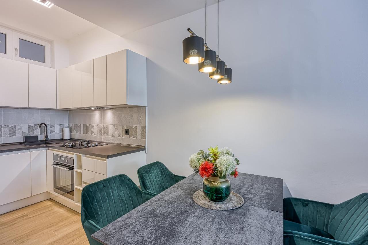 Sara Luxury In City Center Пореч Екстер'єр фото
