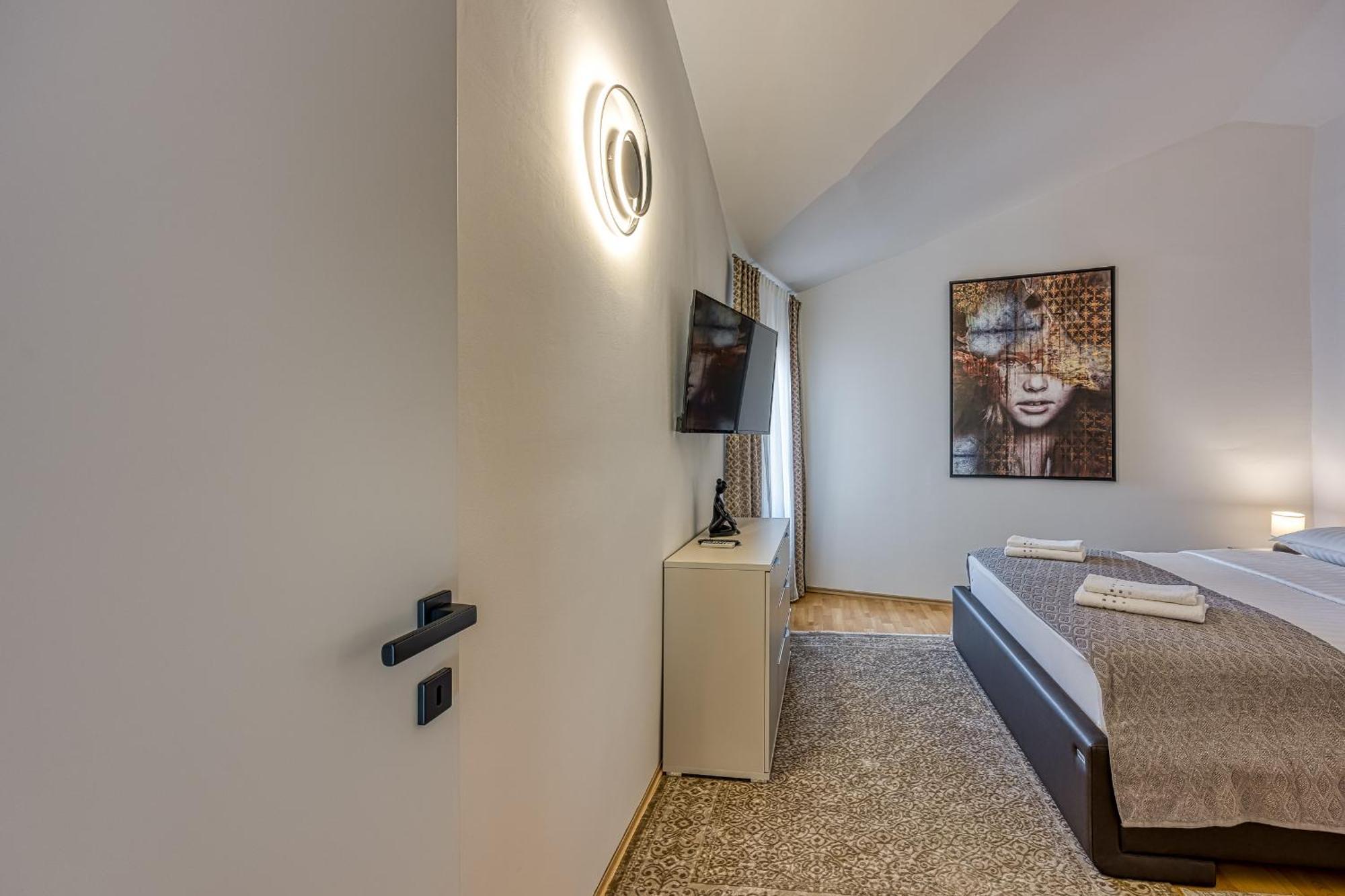 Sara Luxury In City Center Пореч Екстер'єр фото